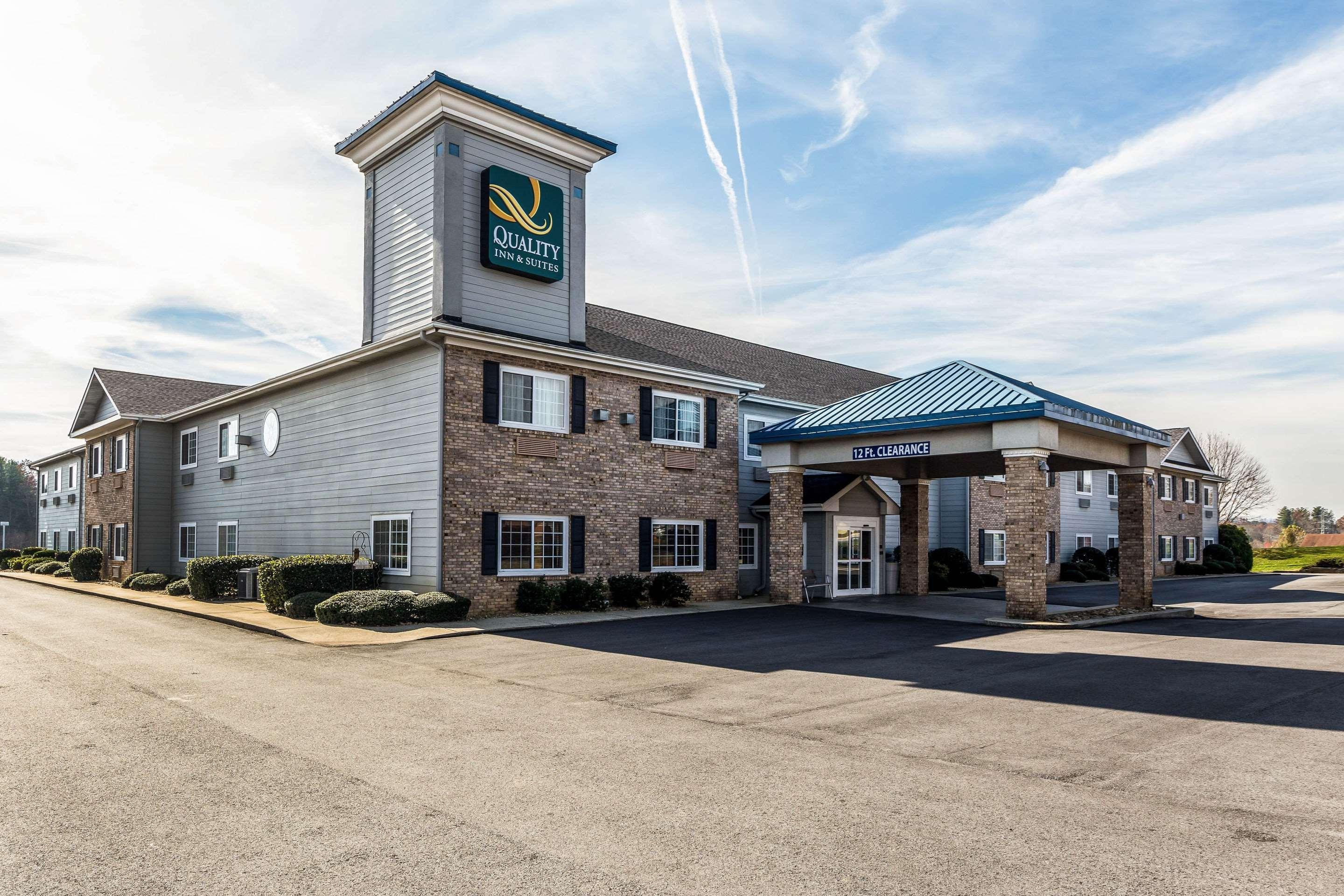 Quality Inn & Suites Hendersonville - Flat Rock Exterior photo