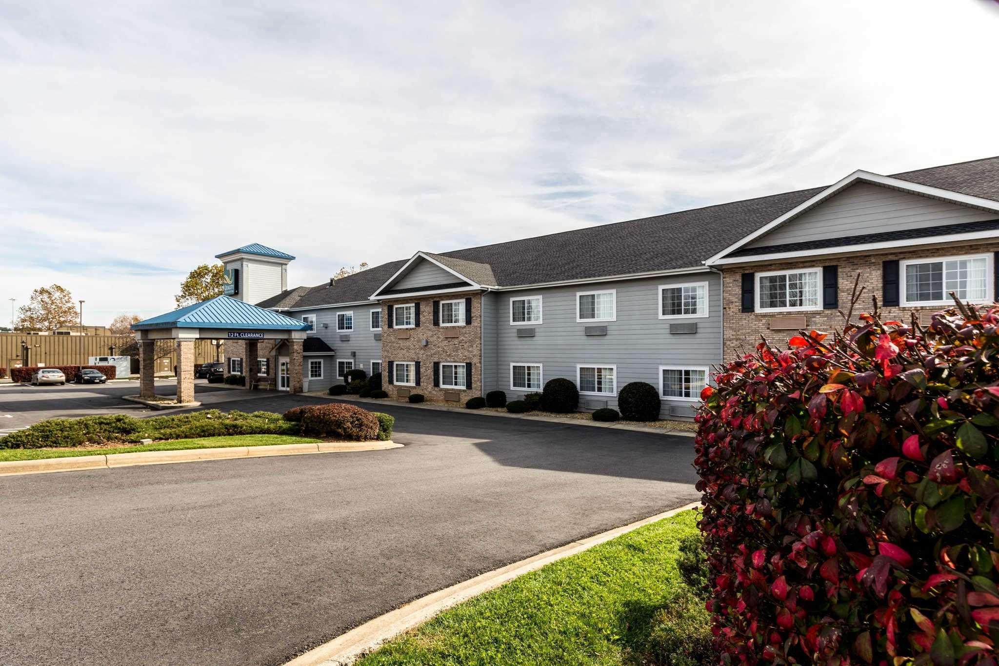 Quality Inn & Suites Hendersonville - Flat Rock Exterior photo